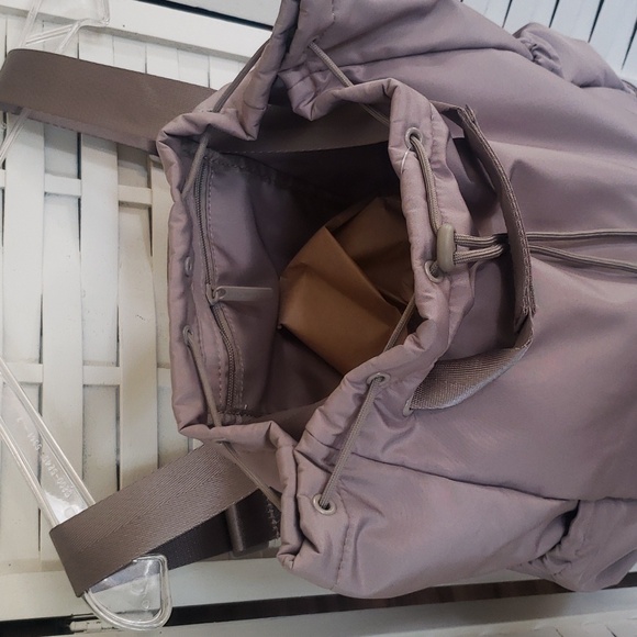 Beyond Yoga Gray 100% Polyester Convertible Backpack/Shoulder Bag New - Picture 5 of 7